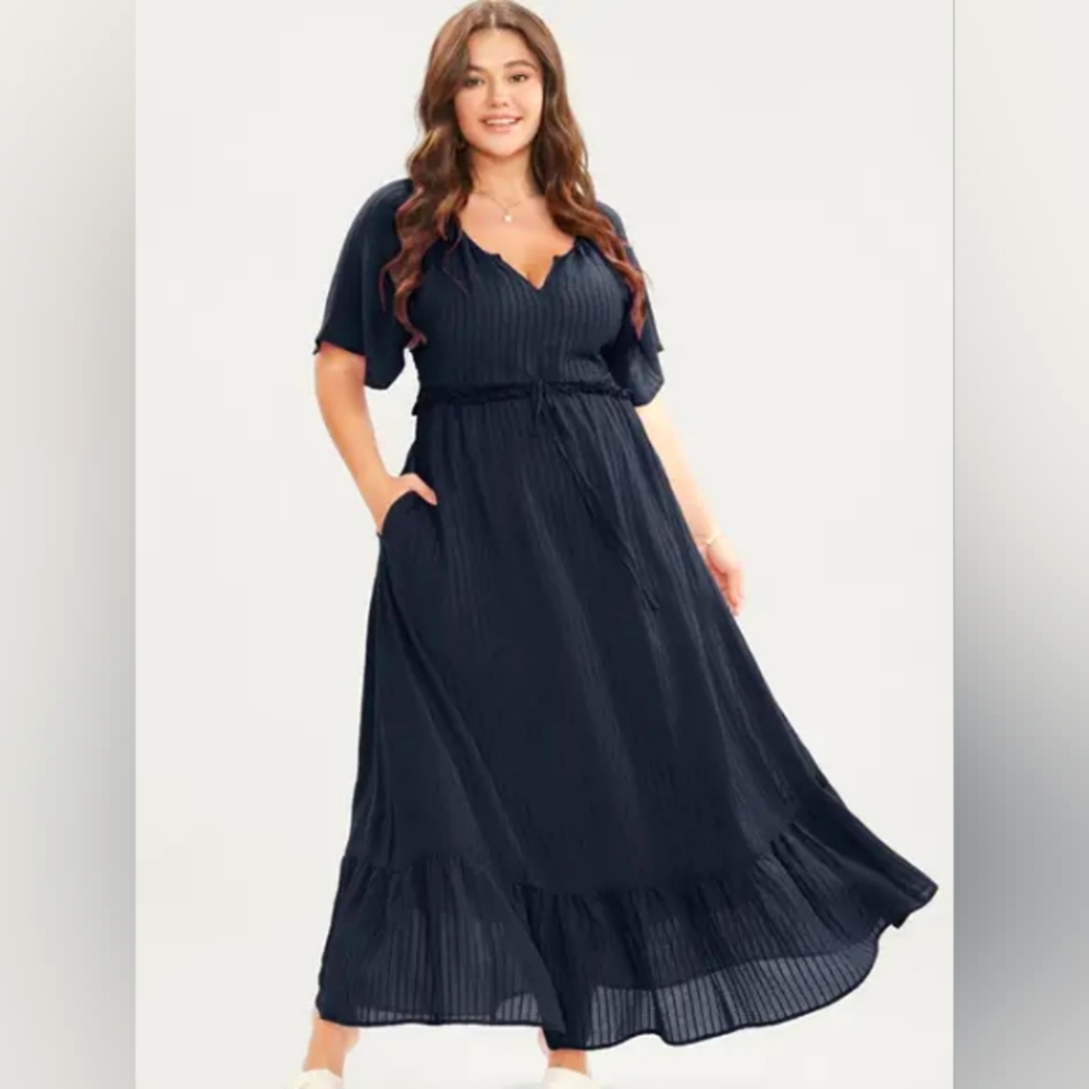 NWT BloomChic Pocket Flutter Maxi Dress Size 18-20 Navy